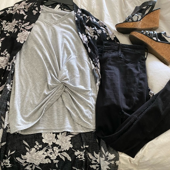 Black flower cardigan - Picture 3 of 5